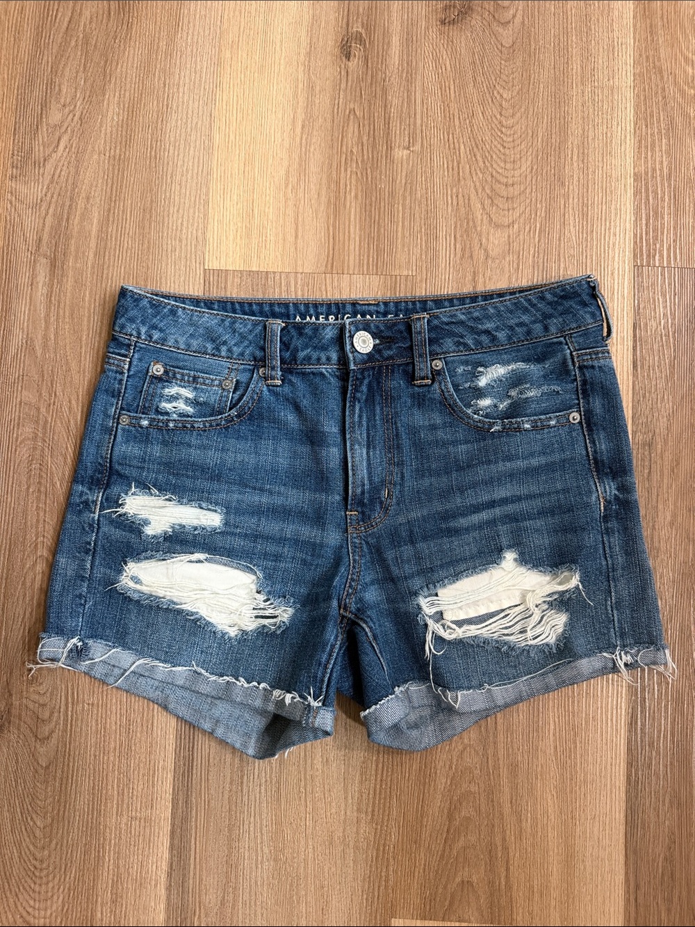 American Eagle Jeans Shorts Denim Tomgirl Midi Distressed Size 6 or Small